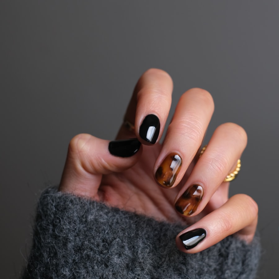 Nail art: Negru & tortoise