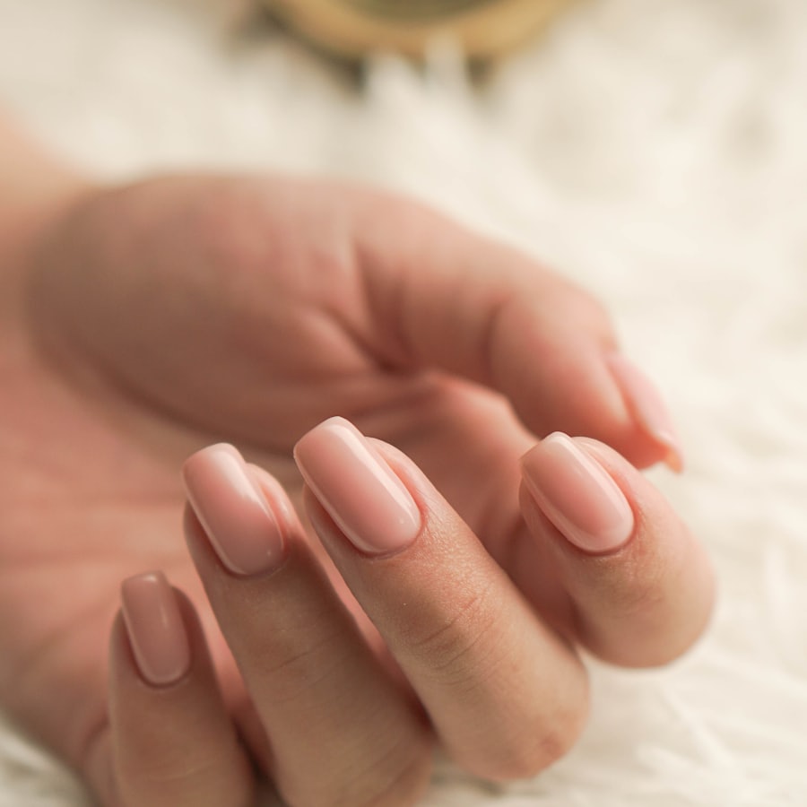 Nail art: Nude clasic